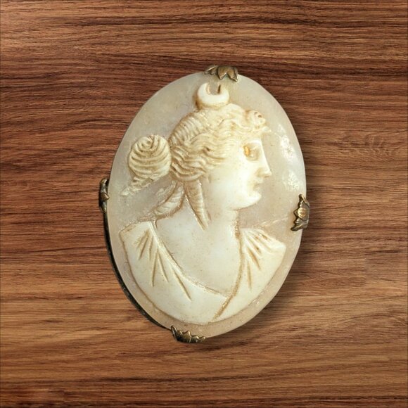 vintage Antique Carved Shell Cameo Brooch Of Goddess In Brass Setting Oval Pin - Picture 1 of 7